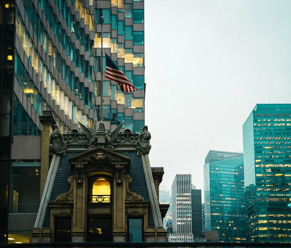 Illustration explaining common FBAR mistakes made by U.S. taxpayers, including peak balance errors, exchange rate mistakes, omitted foreign accounts, Form 8938 reconciliation, and FinCEN Form 114 reporting requirements. Tax Filing Mistakes