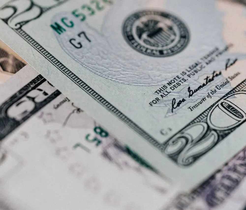 Illustration explaining foreign deposit maturity and U.S. tax timing, including annual interest accrual, automatic rollovers, exchange rate rules, and IRS reporting requirements. F1 to H1B