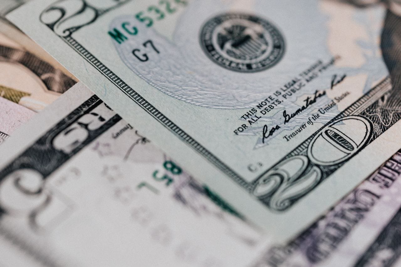 Illustration explaining foreign deposit maturity and U.S. tax timing, including annual interest accrual, automatic rollovers, exchange rate rules, and IRS reporting requirements.