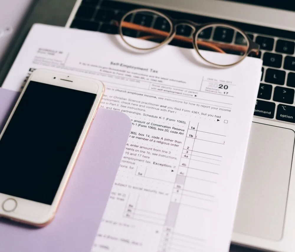 Illustration explaining Form 8960 for international investors, including Net Investment Income Tax (NIIT), foreign interest, foreign dividends, PFICs, CFCs, Form 8621, IRC Section 1411, and international tax compliance.