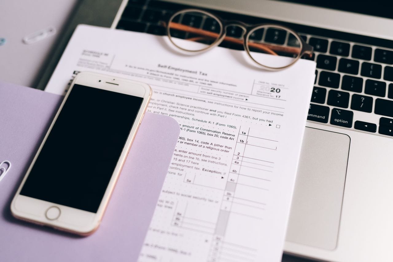 Illustration explaining Form 8960 for international investors, including Net Investment Income Tax (NIIT), foreign interest, foreign dividends, PFICs, CFCs, Form 8621, IRC Section 1411, and international tax compliance.