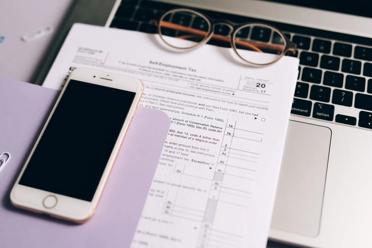 Illustration explaining Form 8960 for international investors, including Net Investment Income Tax (NIIT), foreign interest, foreign dividends, PFICs, CFCs, Form 8621, IRC Section 1411, and international tax compliance. Foreign Retirement Accounts Form W-2