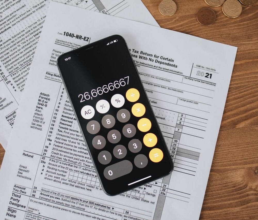 Illustration explaining how the IRS calculates FBAR penalties, including non-willful and willful violations, FinCEN Form 114, reasonable cause, voluntary disclosure, and FBAR compliance rules.