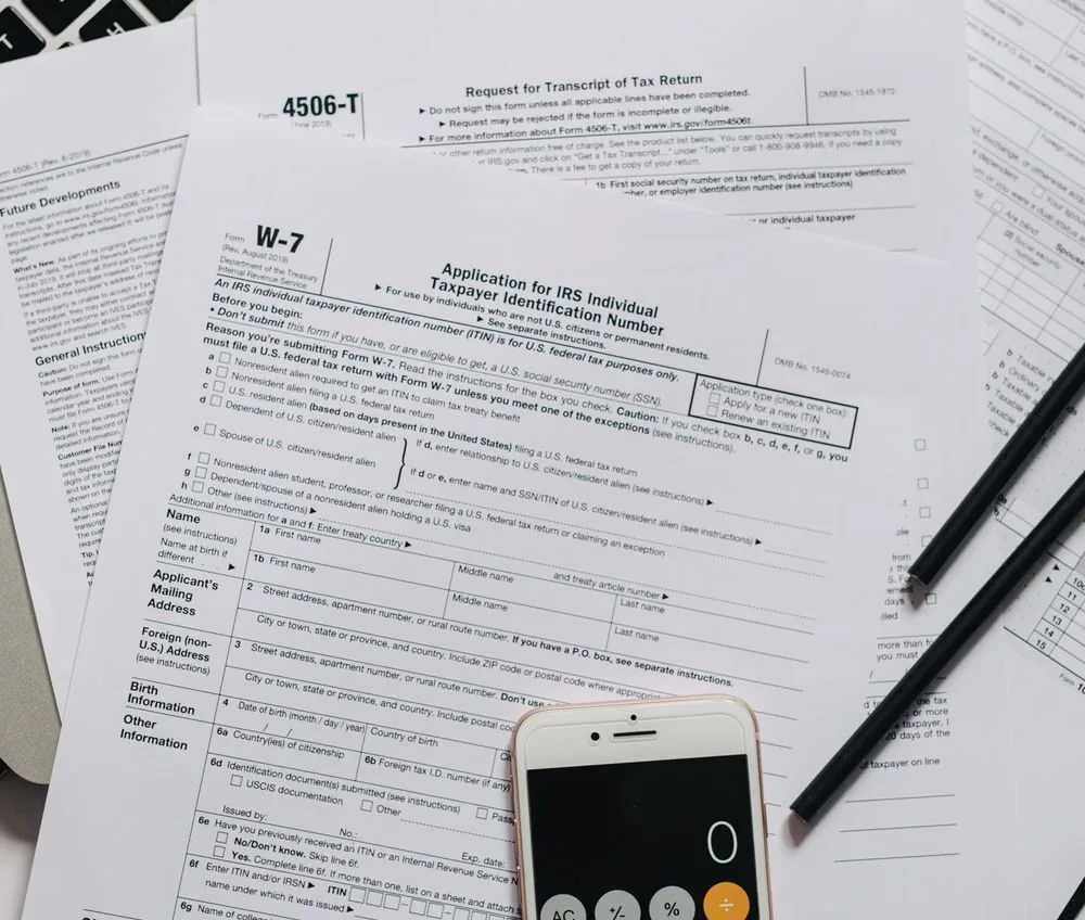 IRS constructive receipt rules for foreign bank deposits, explaining when foreign interest income becomes taxable, along with FBAR filing, FATCA Form 8938, and U.S. tax reporting requirements. L1A