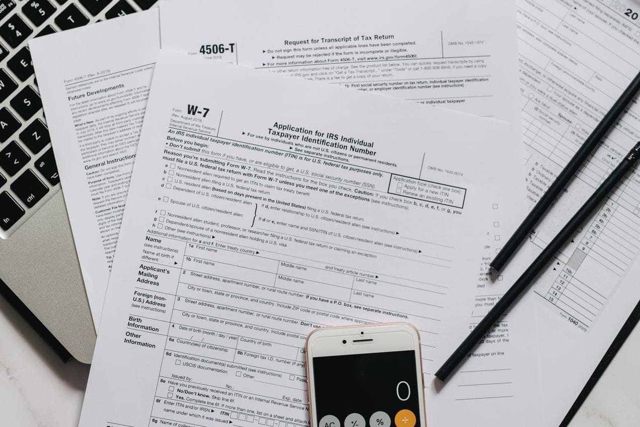 IRS constructive receipt rules for foreign bank deposits, explaining when foreign interest income becomes taxable, along with FBAR filing, FATCA Form 8938, and U.S. tax reporting requirements.