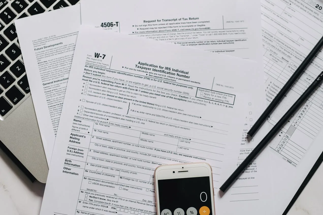 IRS constructive receipt rules for foreign bank deposits, explaining when foreign interest income becomes taxable, along with FBAR filing, FATCA Form 8938, and U.S. tax reporting requirements. L1A